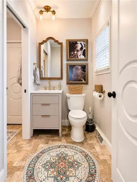 Bath - 424 E Santa Fe Ave, Marceline, MO 64658 photo 1 of 7