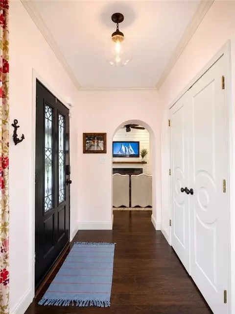 Entry Way - 424 E Santa Fe Ave, Marceline, MO 64658 photo 2 of 5
