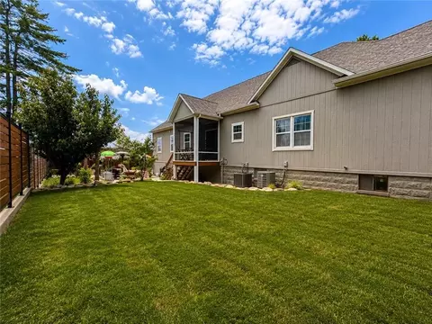 Exterior - 424 E Santa Fe Ave, Marceline, MO 64658 photo 9 of 12