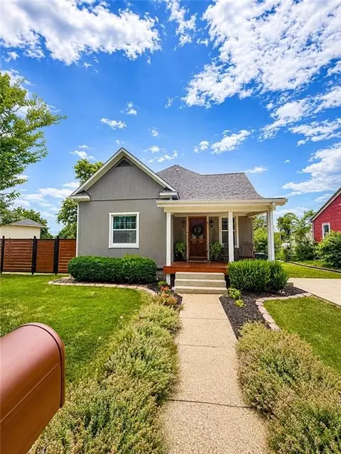 Exterior - 424 E Santa Fe Ave, Marceline, MO 64658 photo 1 of 12