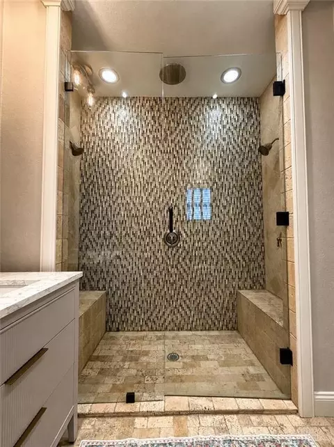 Bath - 424 E Santa Fe Ave, Marceline, MO 64658 photo 3 of 7