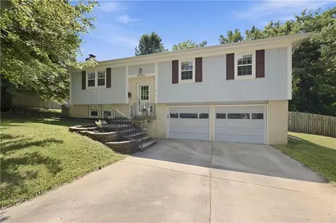 5526 Stearns St, Shawnee, KS 66203