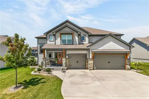 1910 NE 113th Ter, Kansas City, MO 64155