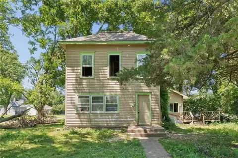 703 E 4th St, Ottawa, KS 66067 photo 1