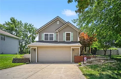 507 E 10th St, Kearney, MO 64060