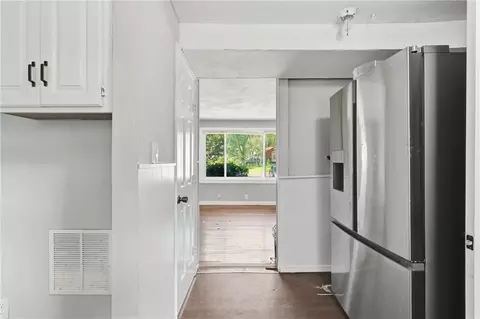 Entry Way - 10005 E 35th St, Independence, MO 64052 photo 1 of 3