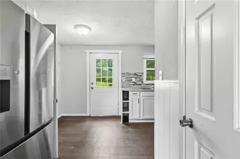 Entry Way - 10005 E 35th St, Independence, MO 64052 photo 3 of 3