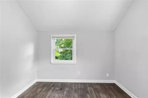 Bedroom - 10005 E 35th St, Independence, MO 64052 photo 8 of 12