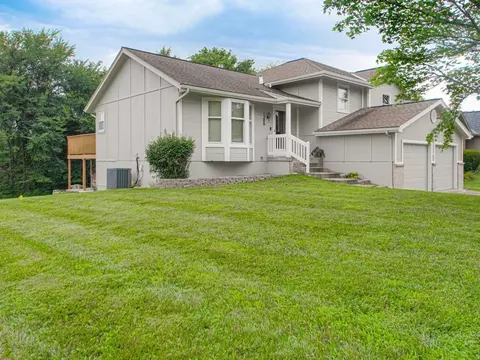 1200 Southcrest Dr, Blue Springs, MO 64015