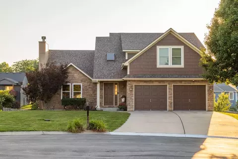 302 SW Bobcat Cir, Oak Grove, MO 64075