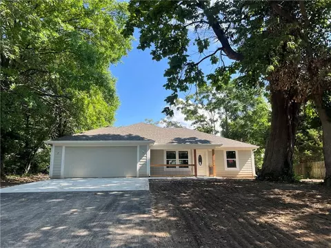 1904 Taylor St, Lexington, MO 64067
