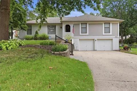 425 Sunview Cir, Blue Springs, MO 64014