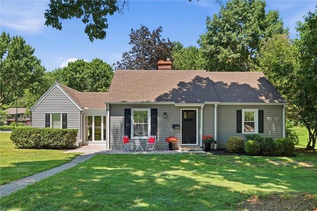 636 Hillside Ave, Liberty, MO 64068