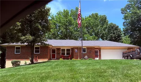123 Grove Ave, Bonner Springs, KS 66012