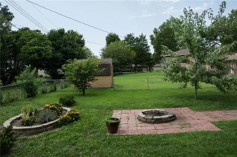 Exterior - 14705 E 39th Ter, Independence, MO 64055 photo 6 of 10