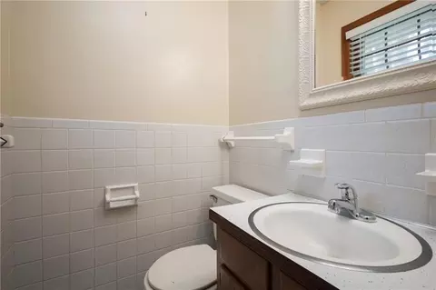 Bath - 14705 E 39th Ter, Independence, MO 64055 photo 1 of 2
