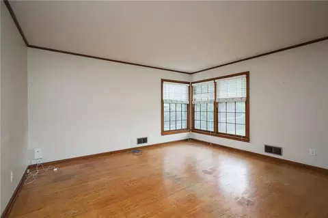 Living - 14705 E 39th Ter, Independence, MO 64055 photo 2 of 7