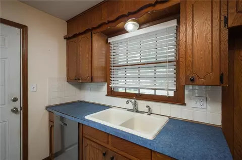Kitchen - 14705 E 39th Ter, Independence, MO 64055 photo 2 of 4