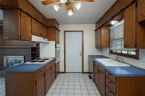 Kitchen - 14705 E 39th Ter, Independence, MO 64055 photo 1 of 4