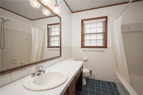 Bath - 14705 E 39th Ter, Independence, MO 64055 photo 2 of 2