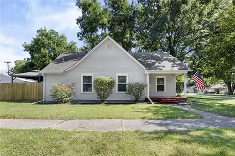 803 S Ash St, Ottawa, KS 66067