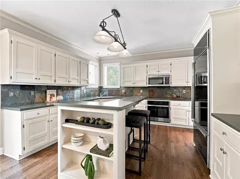 5415 W 161st Ter, Overland Park, KS 66085