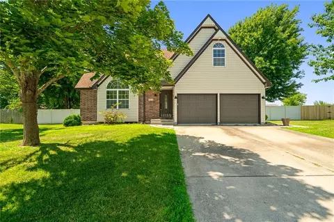 711 Owl Creek Pkwy, Odessa, MO 64076