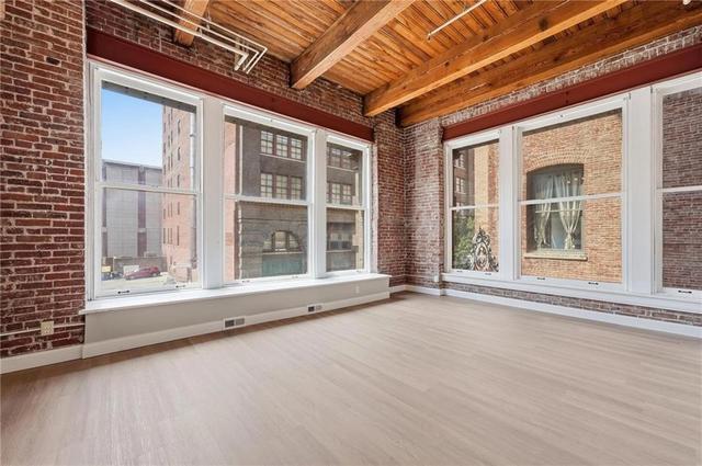 308 W 8th St # 204, Kansas City, MO 64105