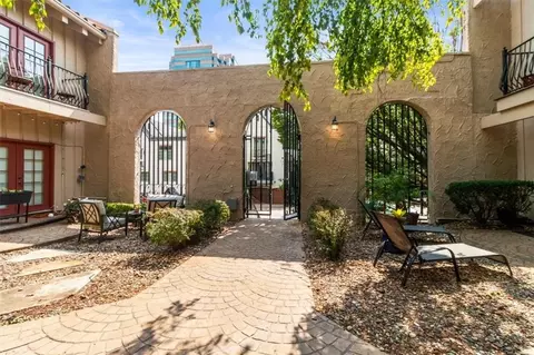 1111 W 46th St #24, Kansas City, MO 64112
