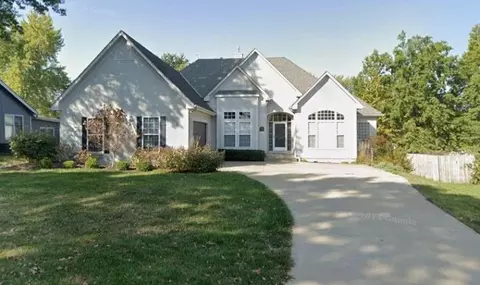 5130 SW Royal Tern Pt, Lees Summit, MO 64082