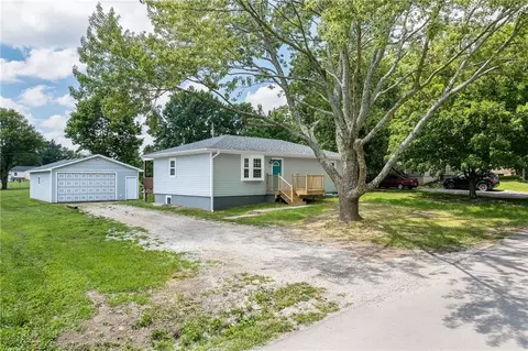 514 E 7th St, Hamilton, MO 64644 photo 2