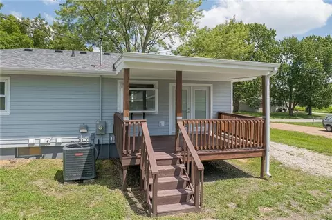 514 E 7th St, Hamilton, MO 64644 photo 4