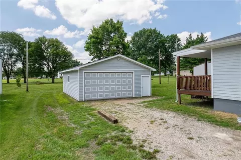 514 E 7th St, Hamilton, MO 64644 photo 3