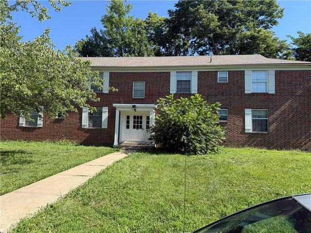 8616 Countryshire Ln, Kansas City, MO 64138