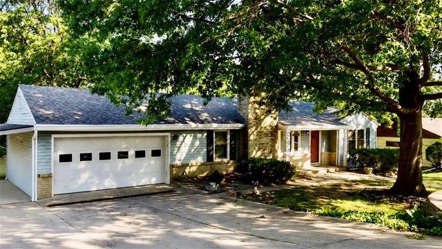 5823 N Ava Ter, Kansas City, MO 64151