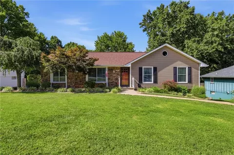 2412 SW Paris Dr, Blue Springs, MO 64015