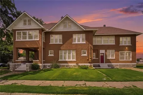 221 W 2nd St, Ottawa, KS 66067