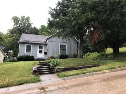 724 Hazel St, Excelsior Springs, MO 64024