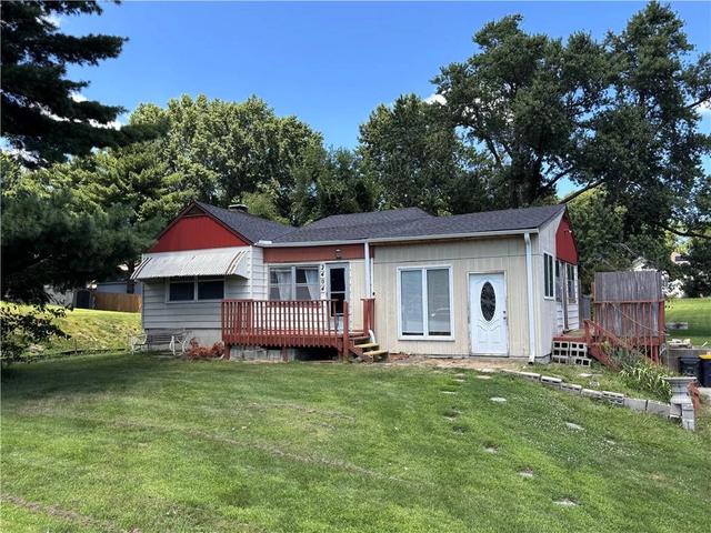 2404 NE 72nd St, Kansas City, MO 64118