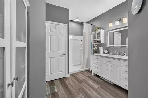 Bath - 33403 E Nebgen Rd, Grain Valley, MO 64029 photo 8 of 9