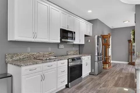 Kitchen - 33403 E Nebgen Rd, Grain Valley, MO 64029 photo 9 of 9