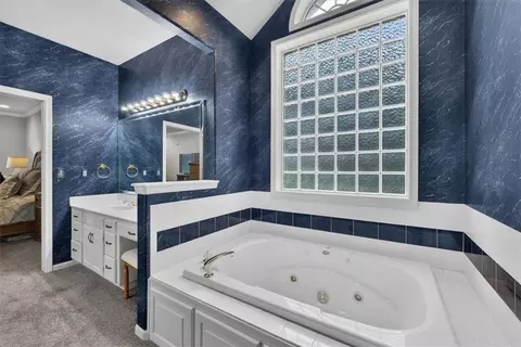 Bath - 33403 E Nebgen Rd, Grain Valley, MO 64029 photo 5 of 9