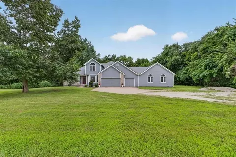 Exterior - 33403 E Nebgen Rd, Grain Valley, MO 64029 photo 4 of 22