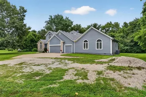 Exterior - 33403 E Nebgen Rd, Grain Valley, MO 64029 photo 3 of 22