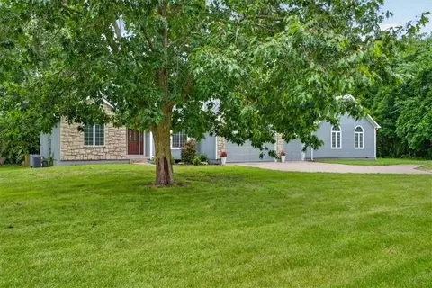 Exterior - 33403 E Nebgen Rd, Grain Valley, MO 64029 photo 6 of 22
