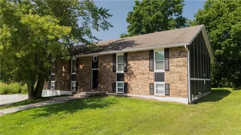 704 NE Ball Dr, Lees Summit, MO 64086