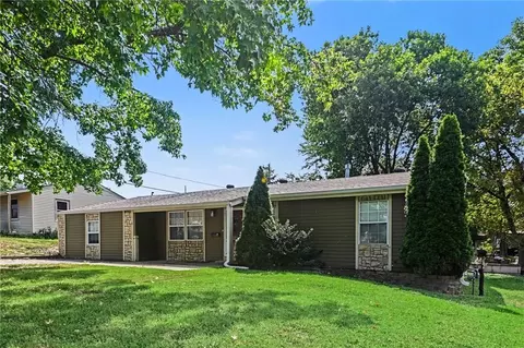 Exterior - 11111 E 36th St, Independence, MO 64052 photo 3 of 5