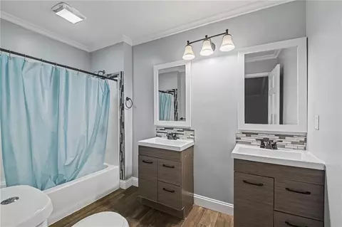 Bath - 11111 E 36th St, Independence, MO 64052 photo 1 of 2