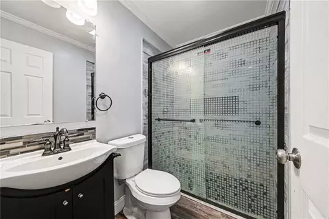 Bath - 11111 E 36th St, Independence, MO 64052 photo 2 of 2