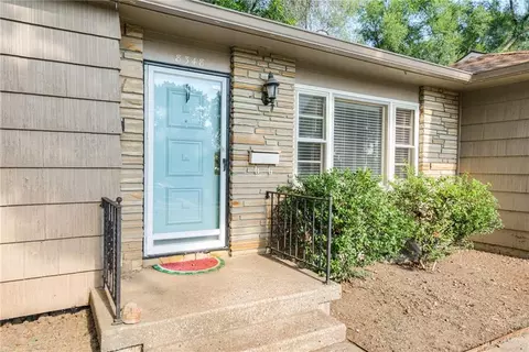 8348 Locust St, Kansas City, MO 64131